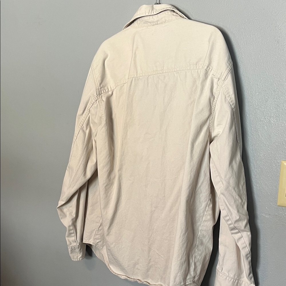 Levi's women’s Light Cream Button-Down Work Shirt - Picture 6 of 6